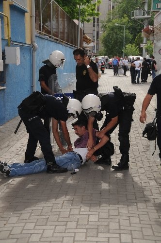 Balıkesir'deki protestoların ikinci gününde 44 kişi gözaltına alındı