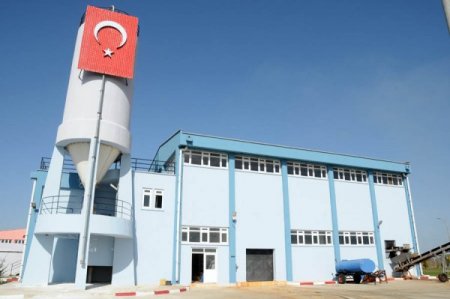 Balıkesir'e gelenleri dev Türk bayrağı karşılıyor