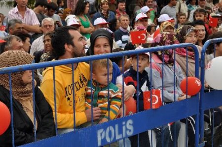 Balıkesir'in Kurtuluş Törenlerine 'tülükabaklar' Damgasını Vurdu