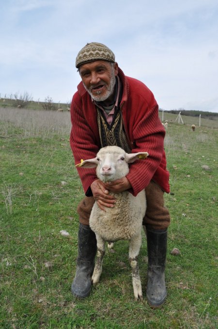 Balıkesirli çobanlardan üniversiteli çoban projesine destek
