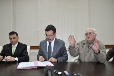 Balıkesirli hayırseverin 'Allah bürokrasiye düşürmesin' isyanı