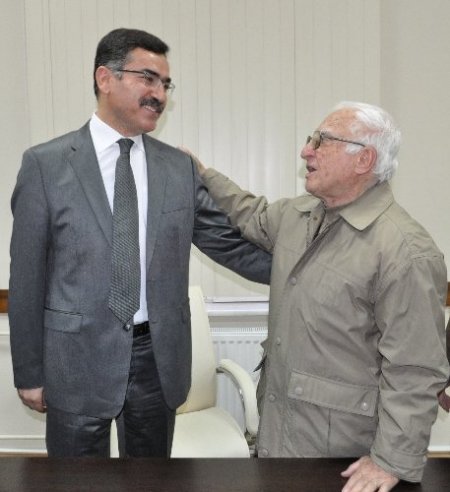 Balıkesirli hayırseverin 'Allah bürokrasiye düşürmesin' isyanı