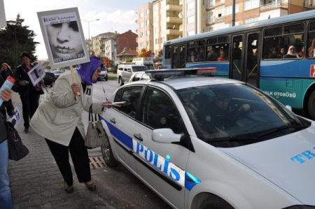 Balıkesirli kadınlar şiddete karşı yürüdü