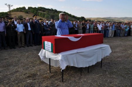 Balıkesirli Şehidin Cenazesi Cemevinde Kılınan Namazdan Sonra Toprağa Verildi