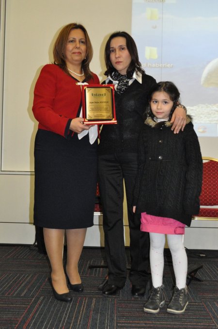 Balıkesirli şehidin eşine 'Fedakâr Anne' ödülü verildi