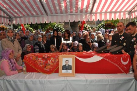 Balıkesirli şehit uzman onbaşı dualarla son yolculuğuna uğurlandı