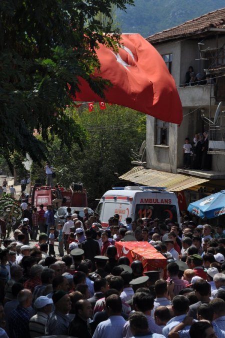 Balıkesirli şehit uzman onbaşı dualarla son yolculuğuna uğurlandı