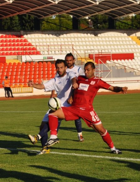 Balıkesirspor sezon açılışında Bozüyükspor'u 4-0 yendi