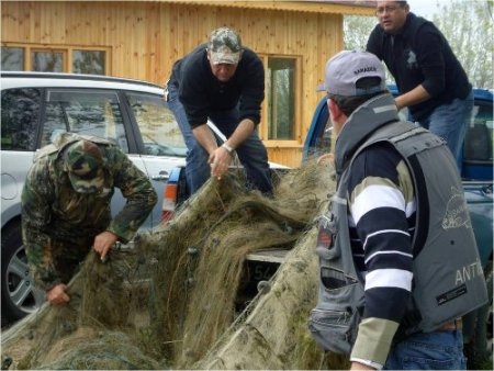 Balıkların yumurtlama döneminde gölden metrelerce ağ toplandı