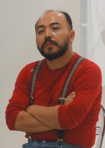 Balkondan düşen minik Eylül için 18 günde oyun sahnelediler