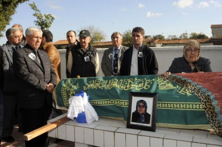 Balyoz davası tutuklusu emekli Tuğgeneral Tutkun annesinin cenazesine katıldı