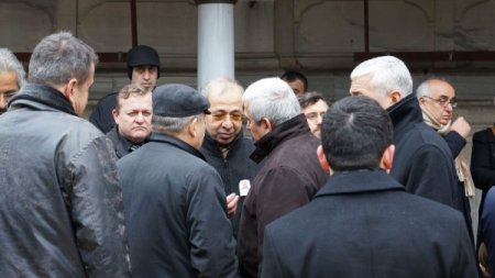 Balyoz sanığı, izinle annesinin cenazesine katıldı