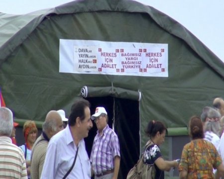 Balyoz Sanıklarına Destek Eyleminde ‘belediye’ Çadırı