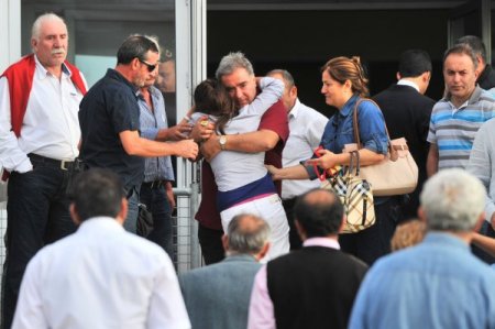 Balyoz’da, sanık yakınları kararı duyunca baygınlık geçirdi