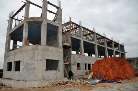 Bandırma Zümrüt Koleji'nin 800 kişilik yeni binası hızla yükseliyor