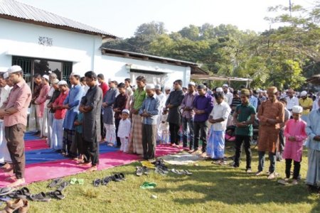 Bangladeş'te bayram namazı