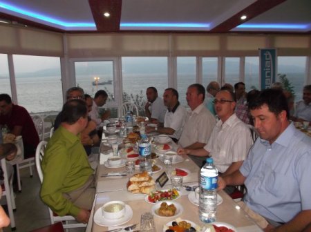 Baniad İşadamlarına İftar Verdi