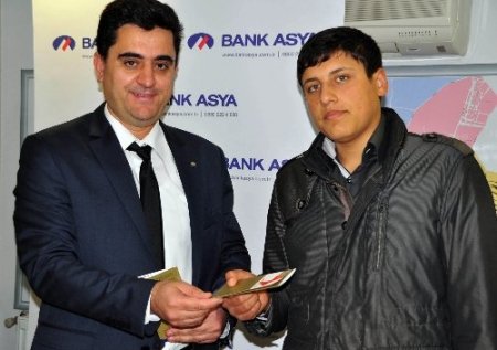 Bank Asya, başarılı öğrencilere altın hesap hediye etti
