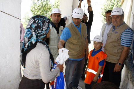 Bank Asya Gönüllüleri, Van'da Kumanya Dağıttı