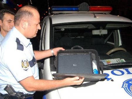 Bankadan Çaldığı Dizüstü Bilgisayarla Kaçmak İsterken Yakalandı