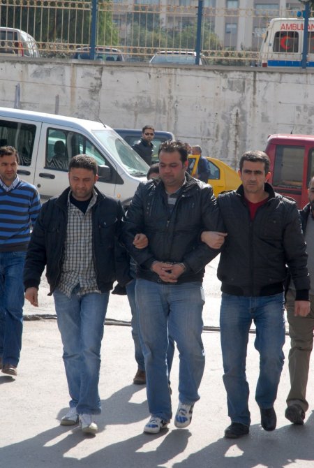 Bankadan çaldığı parayla banka borçlarını ödemiş