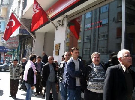 Bankalarda 'key Kuyruğu'