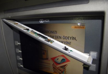 Bankamatiğe kopyalama düzeneği kuran Bulgarlar sınırda yakalandı