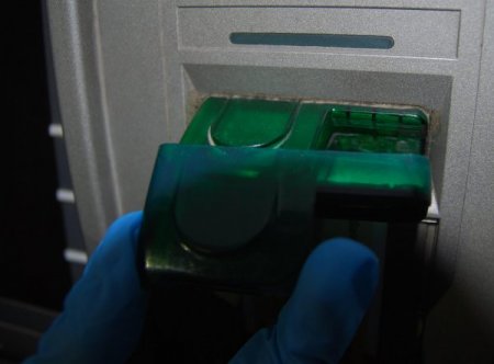 Bankamatiğe kopyalama düzeneği kuran Bulgarlar sınırda yakalandı