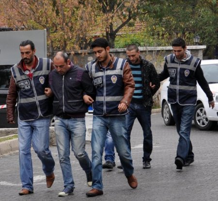 Bankamatiğe kopyalama düzeneği kuran Bulgarlar sınırda yakalandı