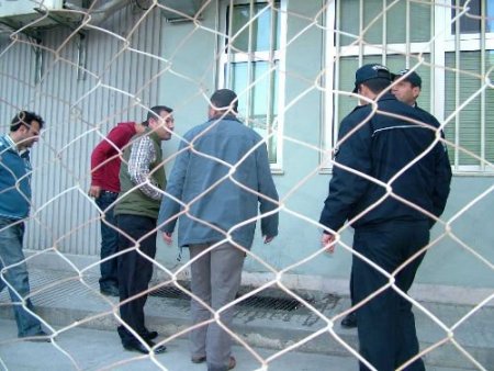 Bankanın Alt Katında Çıkan Yangın Panik Yaşattı