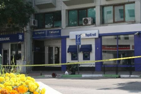 Bankanın Önüne Bırakılan Şüpheli Paketlerden Yemek Artığı Çıktı