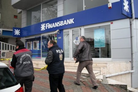 Bankayı Öğle Tatilinde Soydu