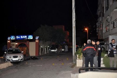 Bar Önünde Silahlı Çatışma: 2 Ölü, 1 Ağır Yaralı