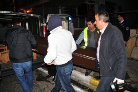 Bar sahibi müşterilerini bıçakladı: 1 ölü, 1 yaralı