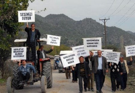 Baraj Suyu Altında Kalacak Köy Sakinleri, 'istimlak' Eylemi Yaptı