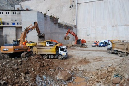 Barajdaki Patlama Kaybolan İşçilerin Yakınları: Bir Mezarları Olsun