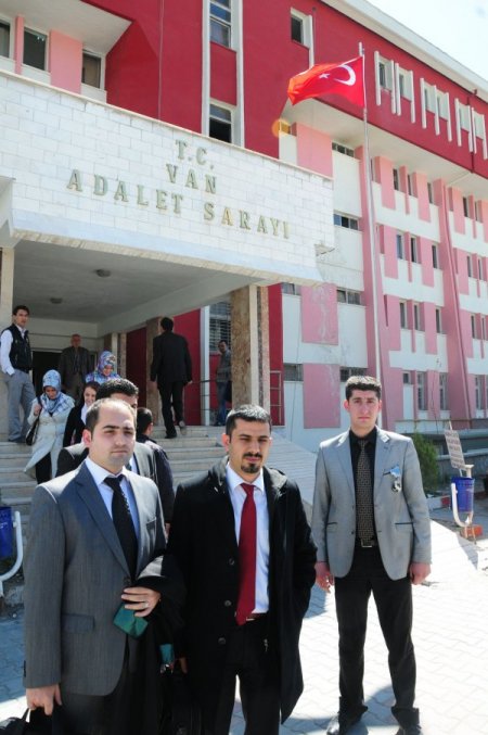 Baransu'nun Telefonunu Dinleyen Pkk İtirafçısı Karataş Hakkında Yakalama Kararı