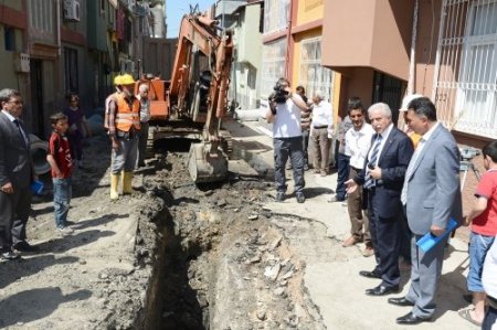 Barbaros ve Gülbahçesi mahallelerinin kanalizasyonu yenileniyor
