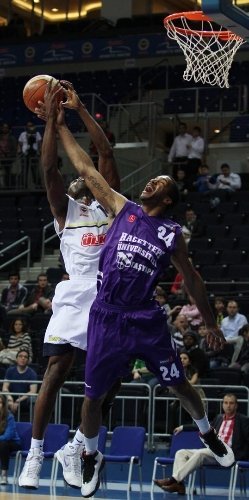 Barış Ermiş hem rekor kırdı hem de Fenerbahçe Ülker'e galibiyeti getirdi