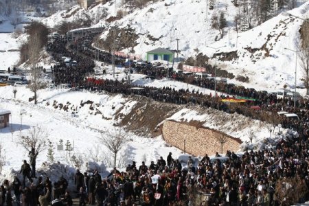 Barış için beyaz tülbent takıldı, beyaz güvercinler uçuruldu