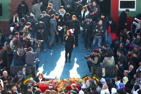 Barış için beyaz tülbent takıldı, beyaz güvercinler uçuruldu