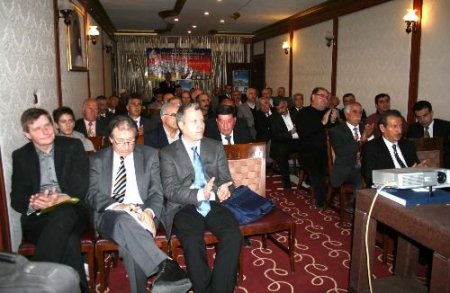 Barış Ve Demokrasi Sempozyumunda Devlet'in Memuru, Devlet'i Şikâyet Etti