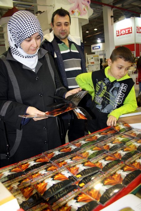 'Barışın Renkleri' albümü ilk kez Bursa Kitap Fuarı'nda