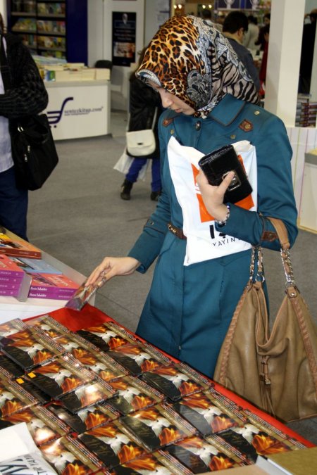 'Barışın Renkleri' albümü ilk kez Bursa Kitap Fuarı'nda