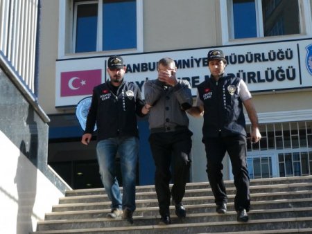 Barışmaya yanaşmayan kız arkadaşını öldürdü