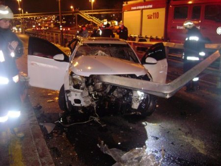 Bariyerlere Giren Otomobildeki Kadın Öldü