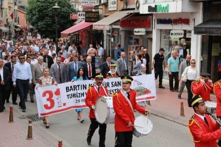 Bartın 31. Kültür Sanat Turizm ve Çilek Festivali başladı