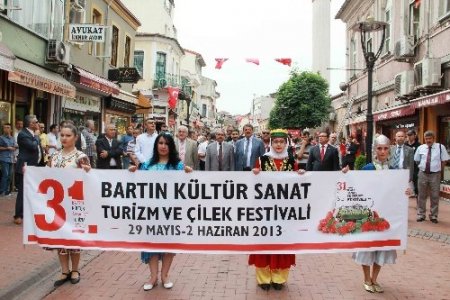 Bartın 31. Kültür Sanat Turizm ve Çilek Festivali başladı