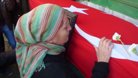 Bartınlı şehidi ikiz kardeşi gözyaşlarıyla uğurladı