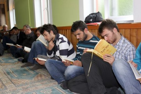 Bartınlılar Camide Kitap Okumaya Koştu